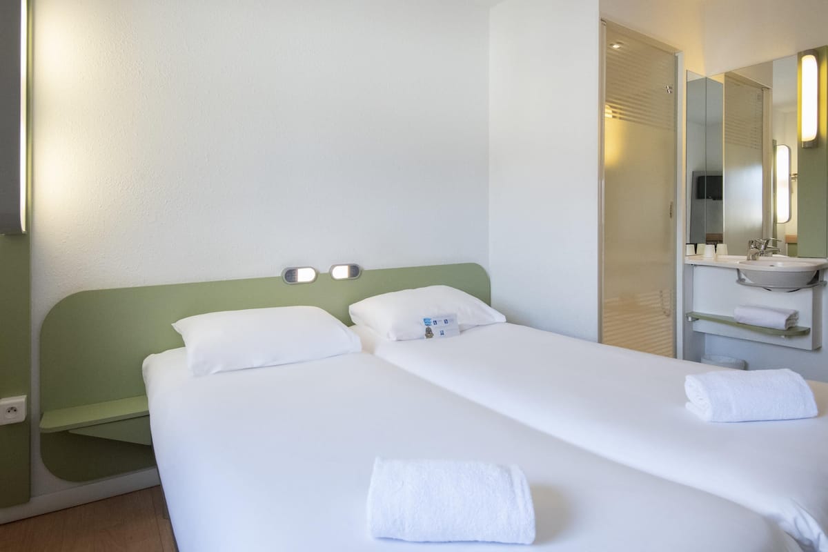 twin room, 2 single beds | desk, blackout curtains, soundproofing, free wifi