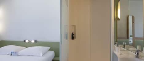 Double Room | Desk, blackout curtains, soundproofing, free WiFi