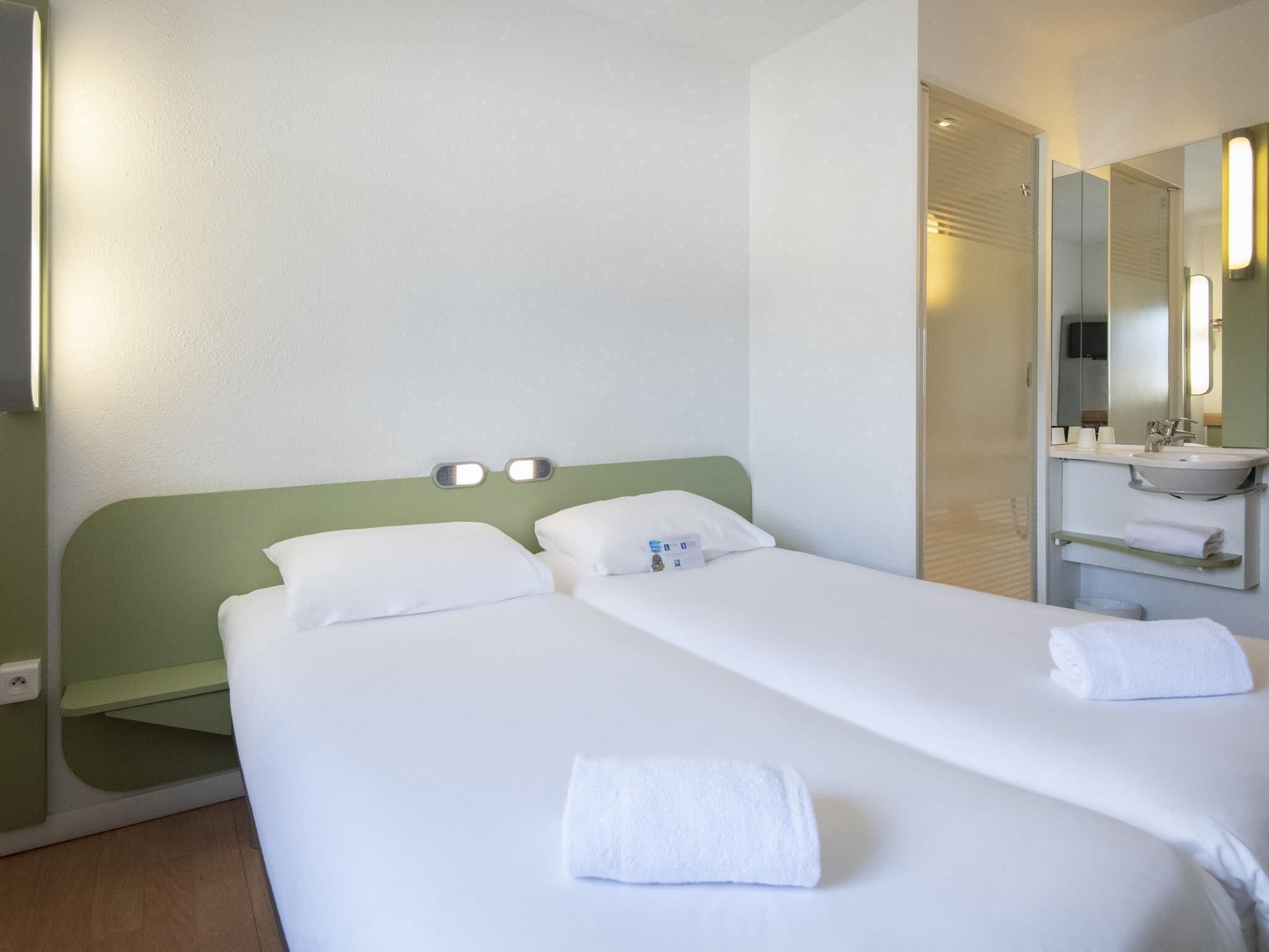 Twin Room, 2 Single Beds
