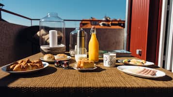 Café da manhã continental todos os dias (EUR 10 por pessoa)