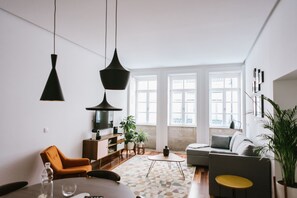 LCD TV, iPod dock, MP3 dock - Myo Design House (Porto)