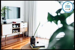 Apartment, Balcony (Myo Suite Balcony) | Living area | LCD TV, iPod dock, MP3 dock - Myo Design House (Porto)