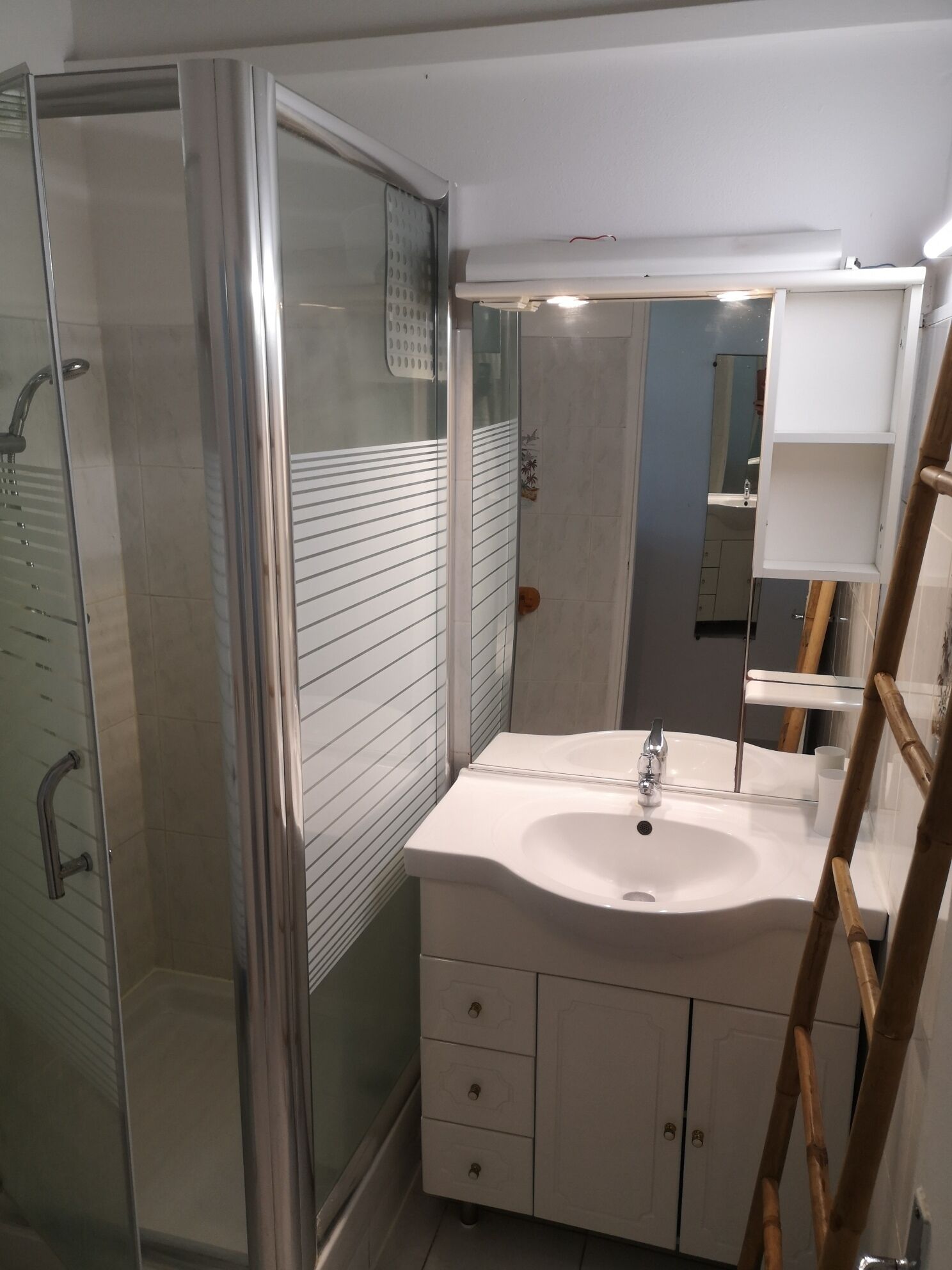 classic studio, beach view (bungalow 2 pax) | bathroom | shower, free toiletries, hair dryer, towels
