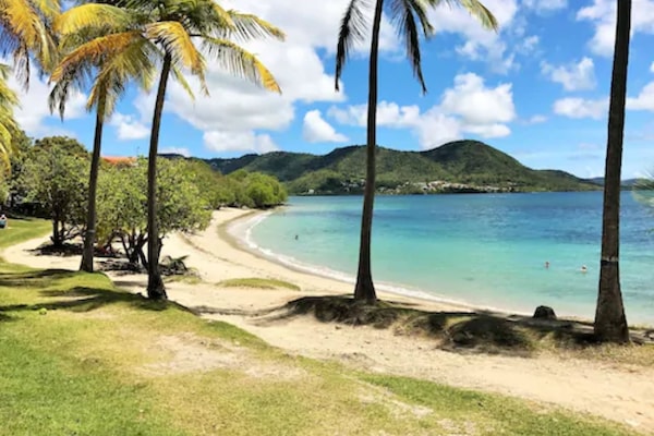 En la playa, arena blanca, snorkel, kayak