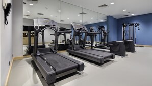 A gym with treadmills, elliptical machines, and weight equipment. - Park Inn by Radisson Samsun (Tekkekoy)