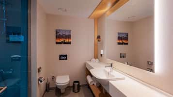Superior Room | Bathroom | Shower, eco-friendly toiletries, hair dryer, bathrobes