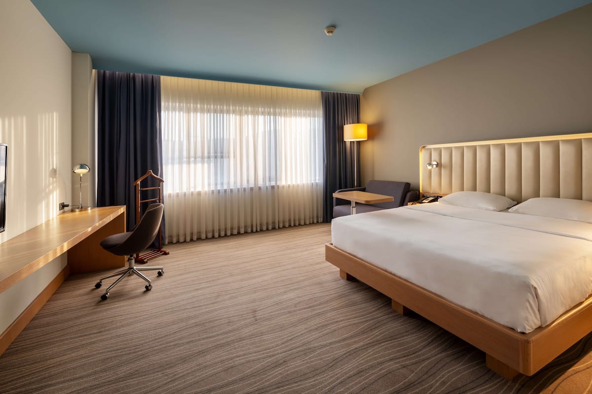 Artículos del minibar gratis y caja de seguridad en la habitación