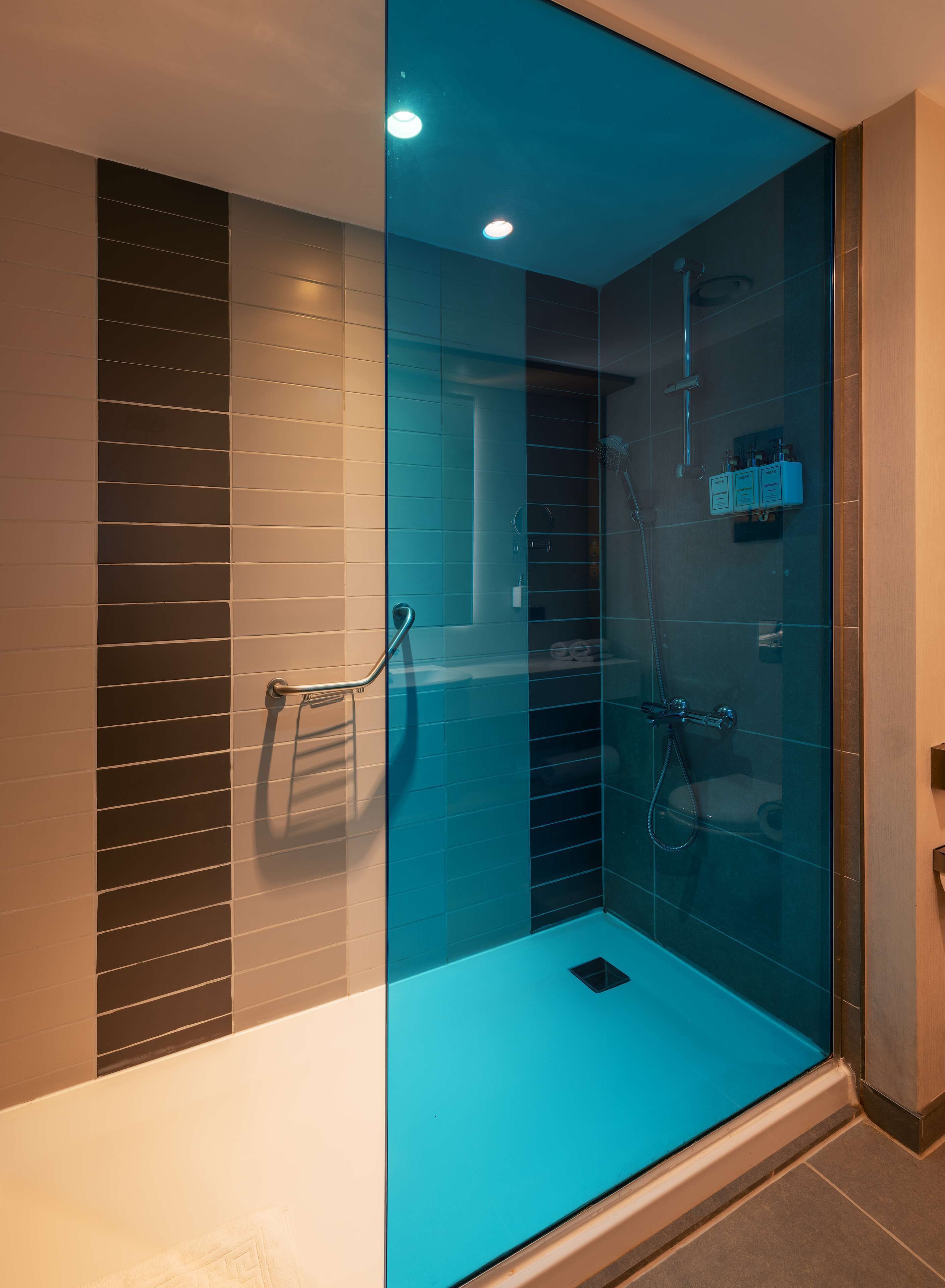 room (guest) | bathroom | shower, eco-friendly toiletries, hair dryer, bathrobes