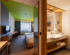 Free minibar items, in-room safe, desk, soundproofing - Park Inn by Radisson Samsun (Tekkekoy)
