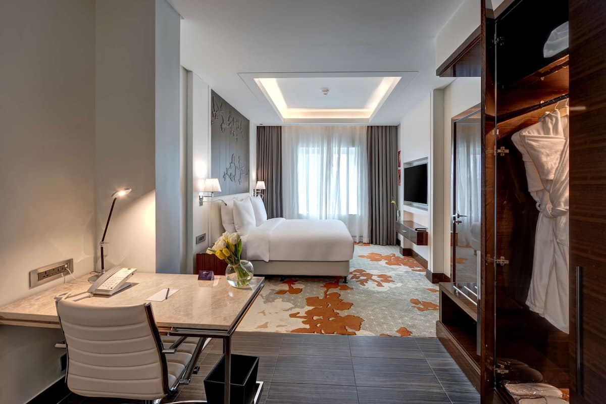 1 bedroom, premium bedding, minibar, in-room safe