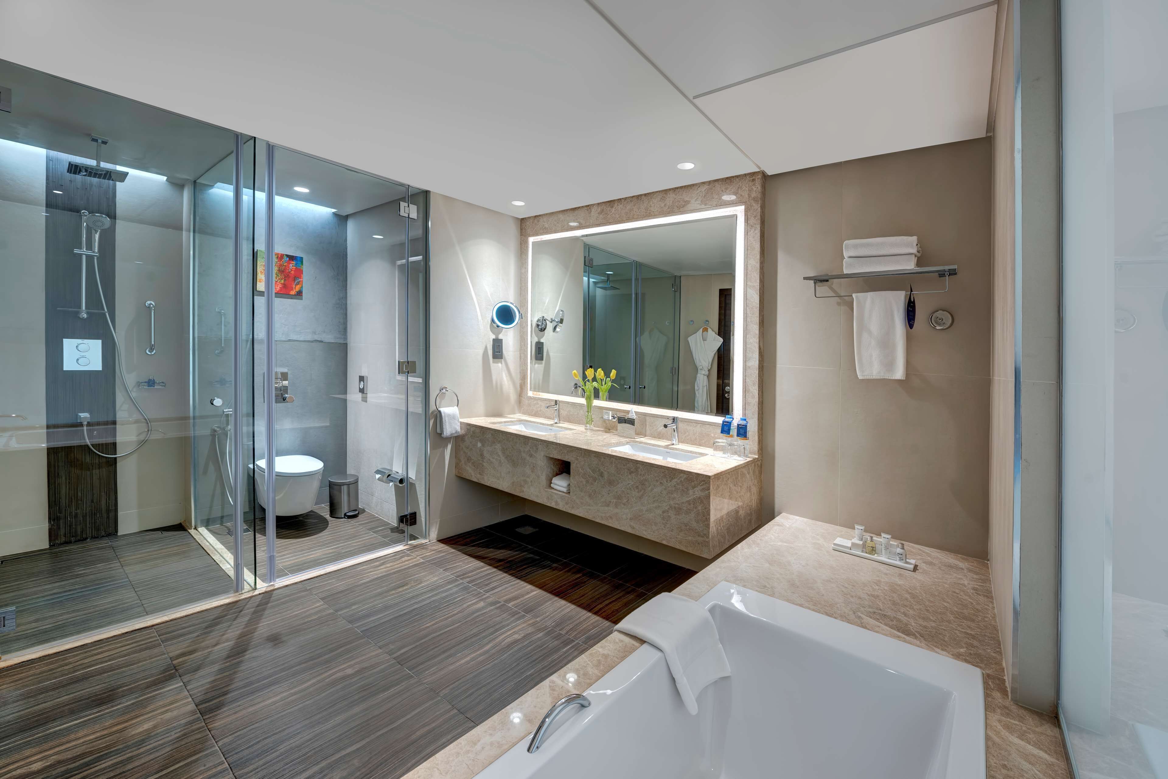 junior suite, club lounge access | accessible bathroom