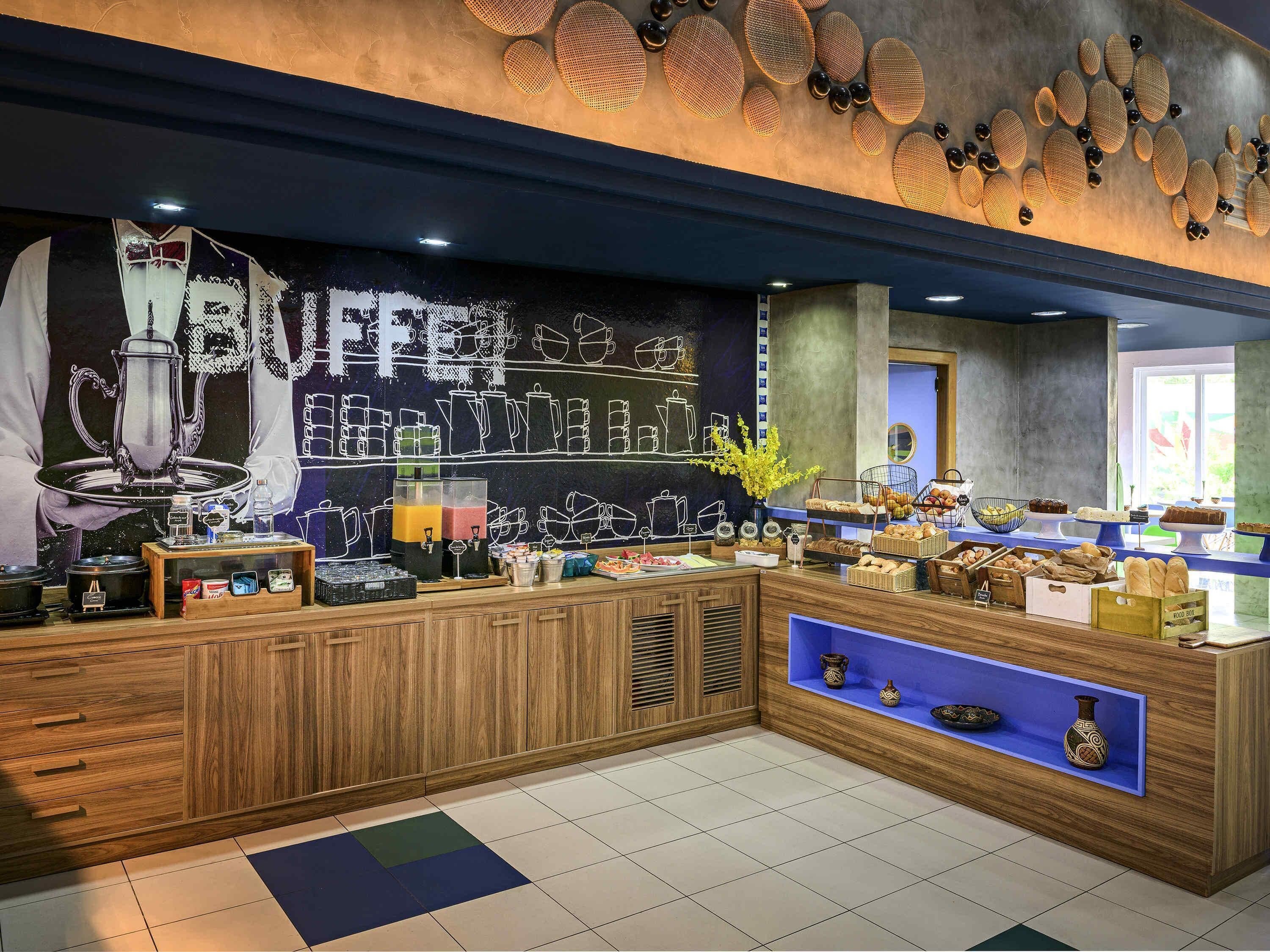 Daily buffet breakfast for a fee