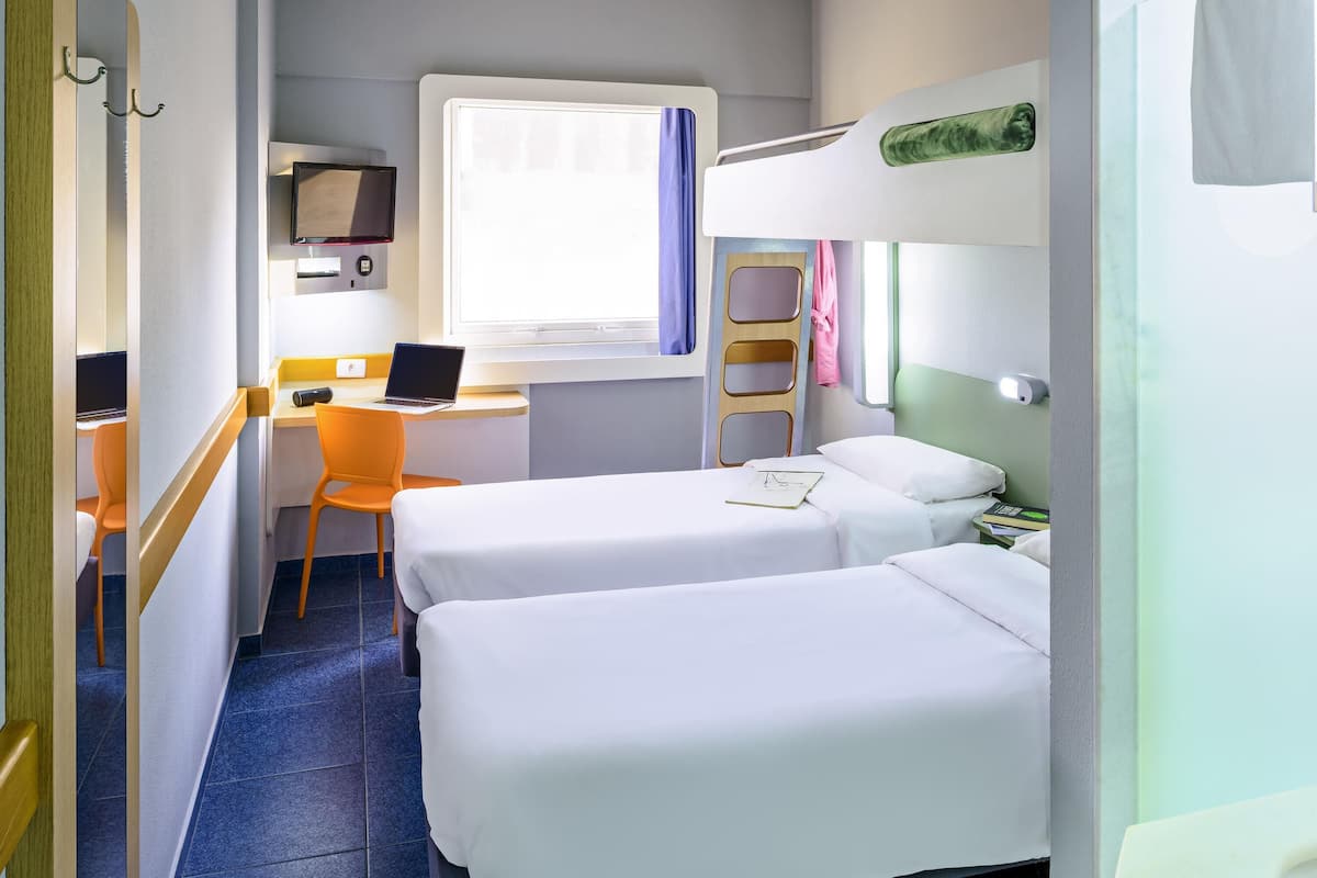 Apartment, 3 Einzelbetten | Schreibtisch, kostenloses WLAN