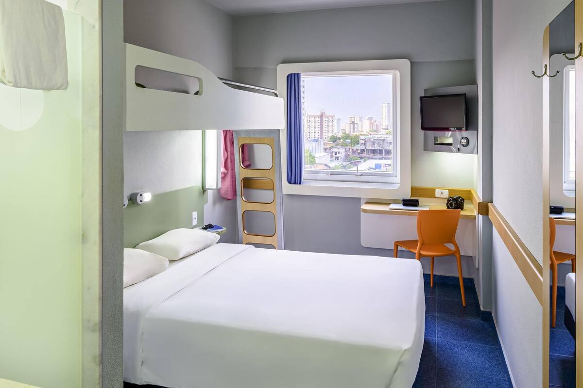 Room (1 Double Bed and 1 Bunk Bed)