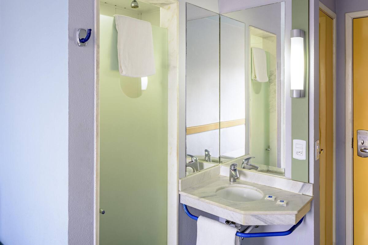 Schreibtisch, kostenloses WLAN