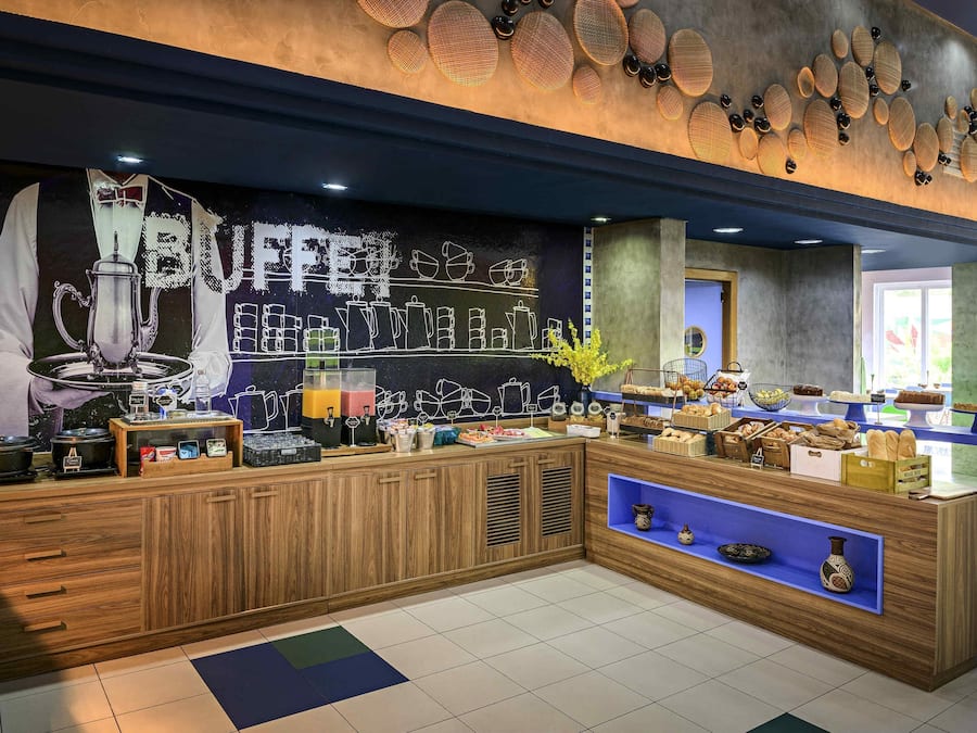 Café da manhã com buffet todos os dias mediante uma taxa