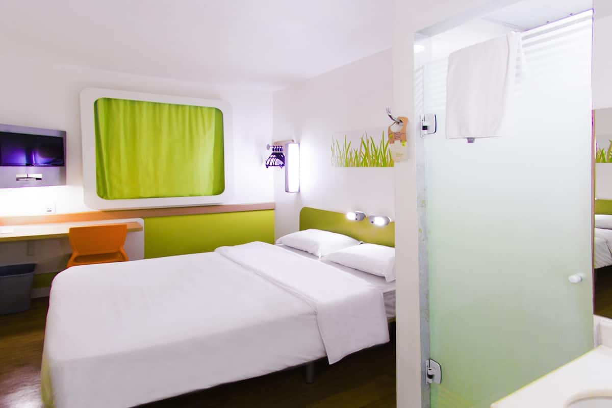 Desk, iron/ironing board, free WiFi