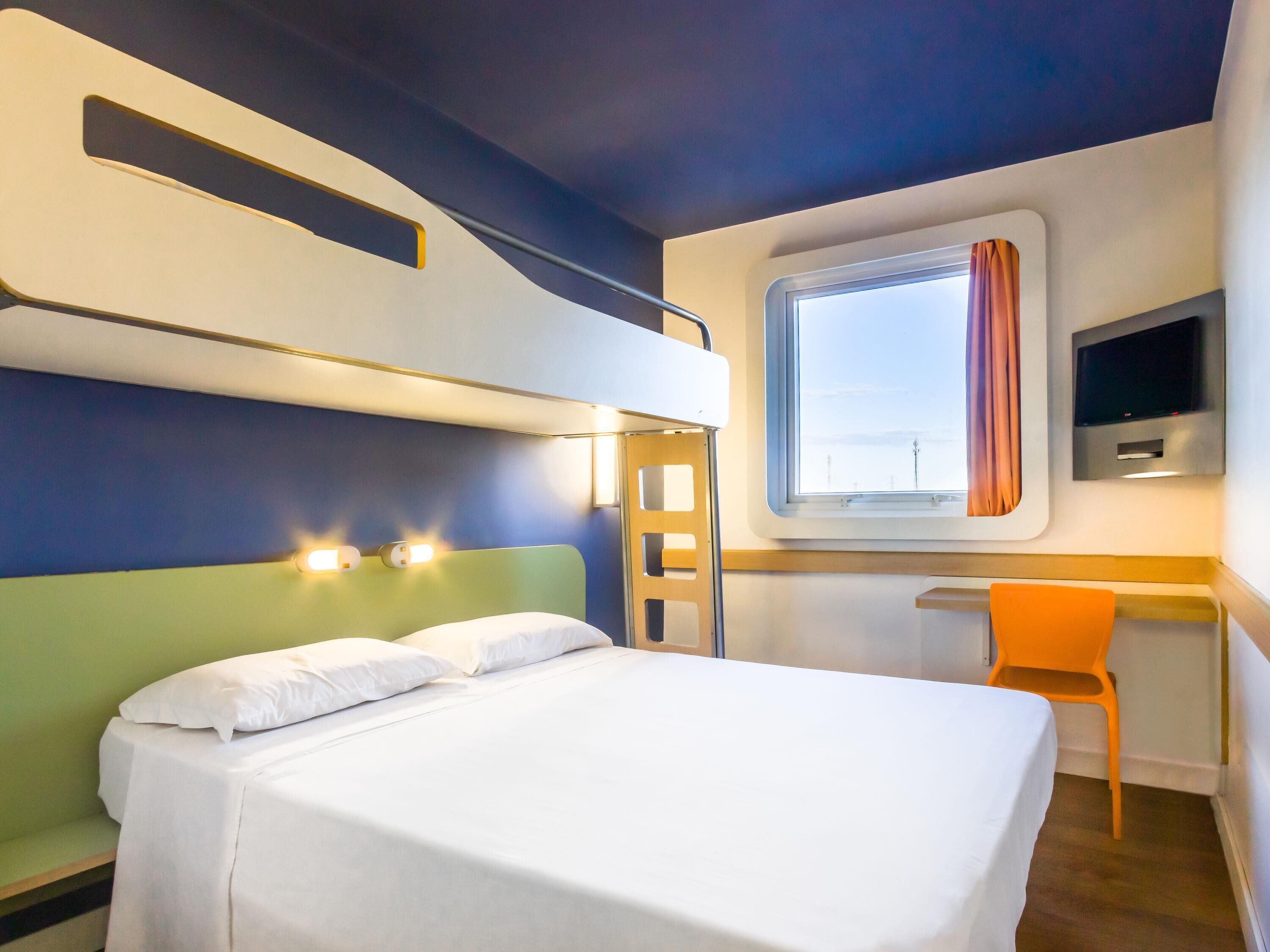 Room, 1 Double Bed | Desk, iron/ironing board, free WiFi