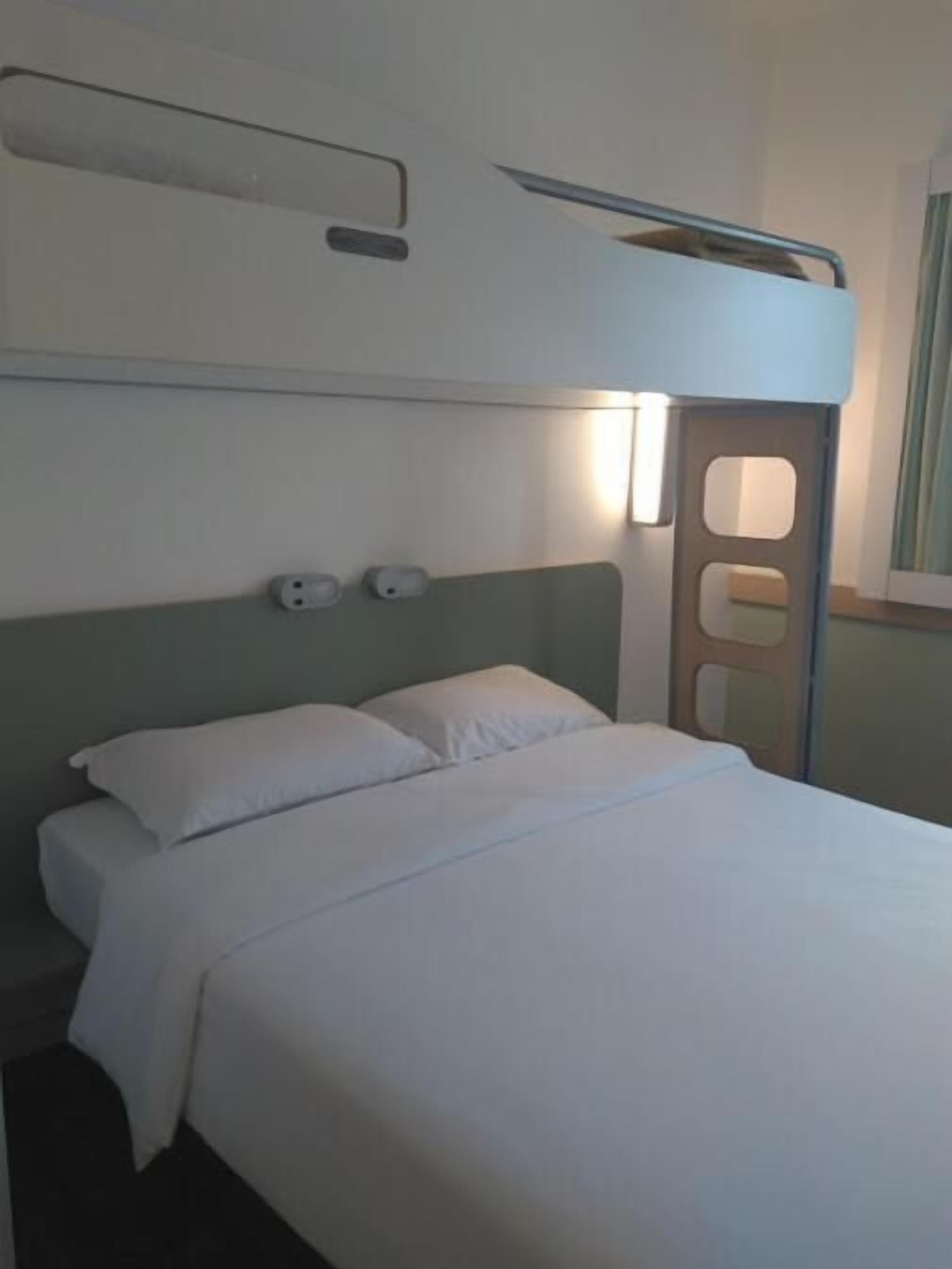 in-room safe, desk, free wifi, bed sheets