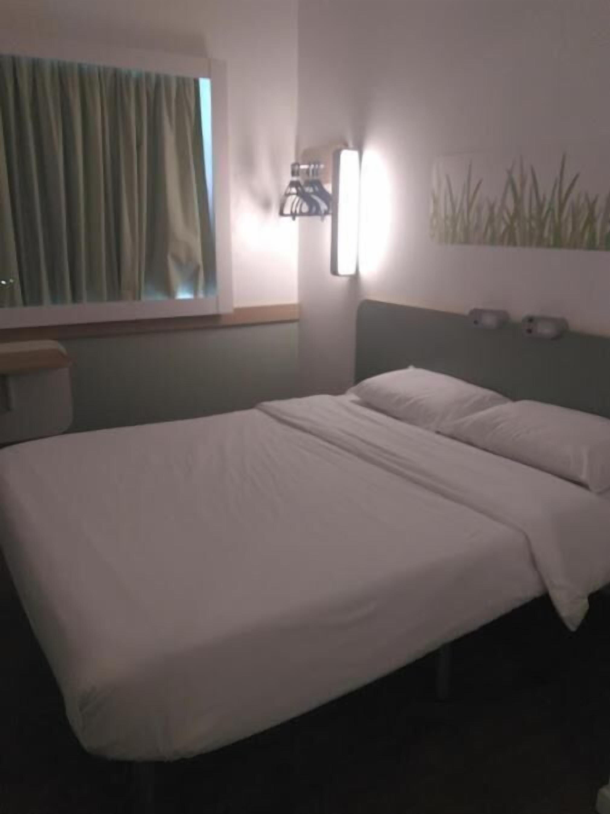 in-room safe, desk, free wifi, bed sheets