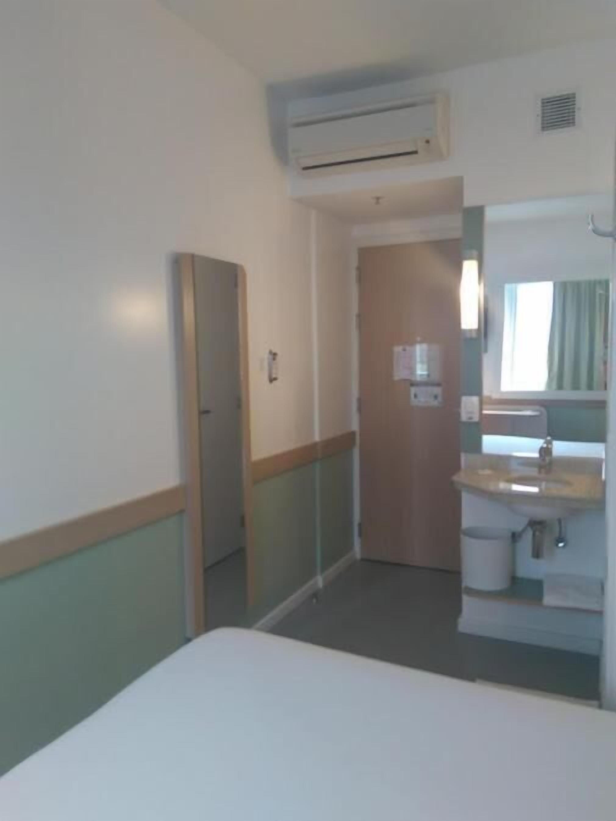 in-room safe, desk, free wifi, bed sheets