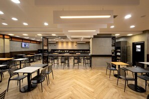 Daily buffet breakfast (BRL 45 per person)