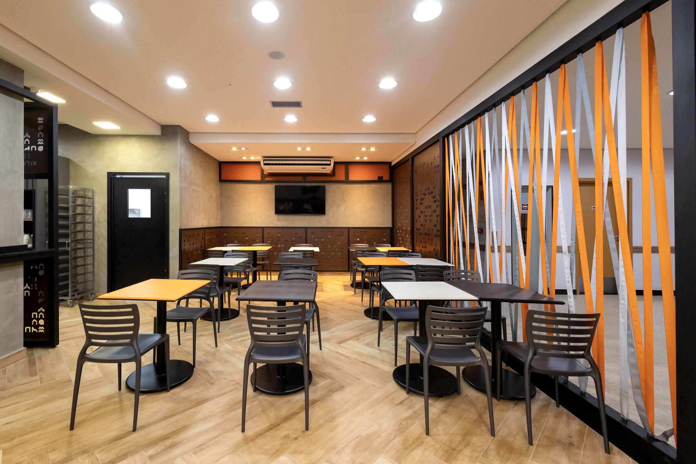 daily buffet breakfast (brl 40 per person)