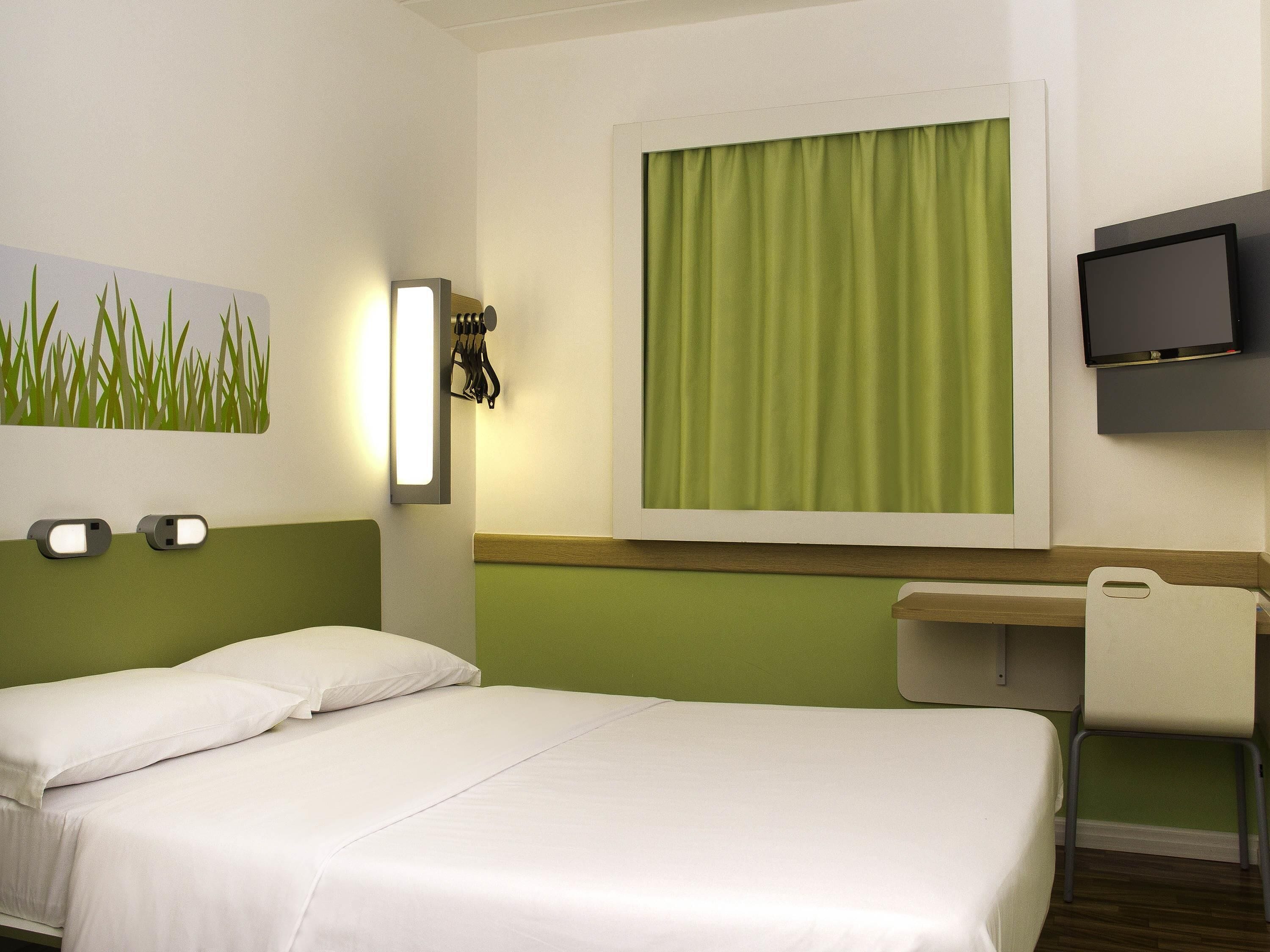 Desk, free cribs/infant beds, free WiFi, bed sheets