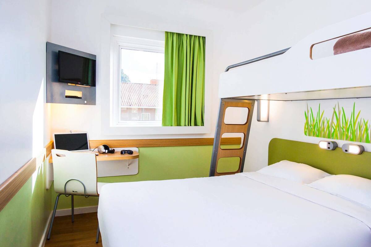 Departamento, 1 cama matrimonial | Escritorio, wifi gratis y ropa de cama 