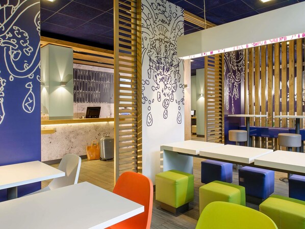 Daily buffet breakfast (BRL 39 per person)