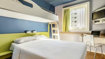 Apartment, 1 Double Bed | Desk, laptop workspace, blackout drapes, soundproofing