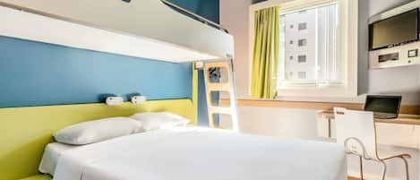 Appartement, 1 tweepersoonsbed | Een bureau, een laptopwerkplek, verduisterende gordijnen