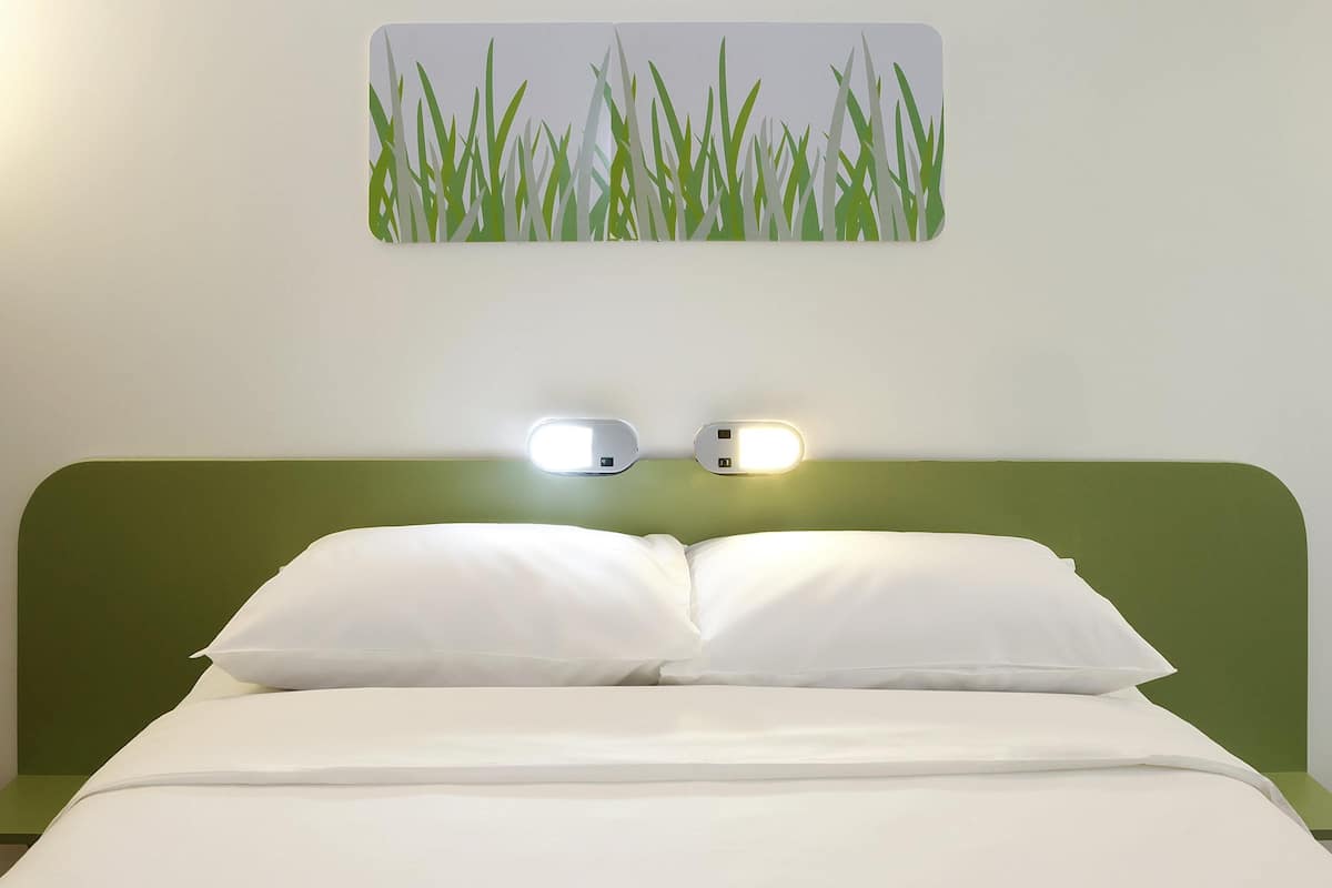 Appartamento, 1 letto matrimoniale | Una scrivania, postazione laptop, tende oscuranti, insonorizzazione