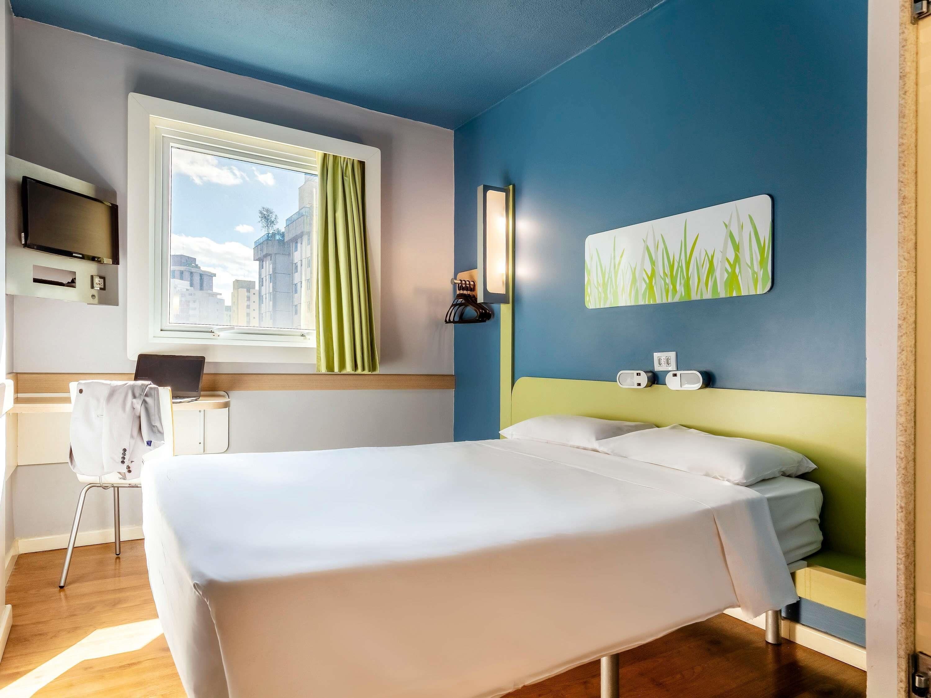 Appartement, 1 lit double | Bureau, espace de travail pour ordinateur portable, rideaux occultants