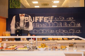 Desayuno buffet todos los días (con cargo) 