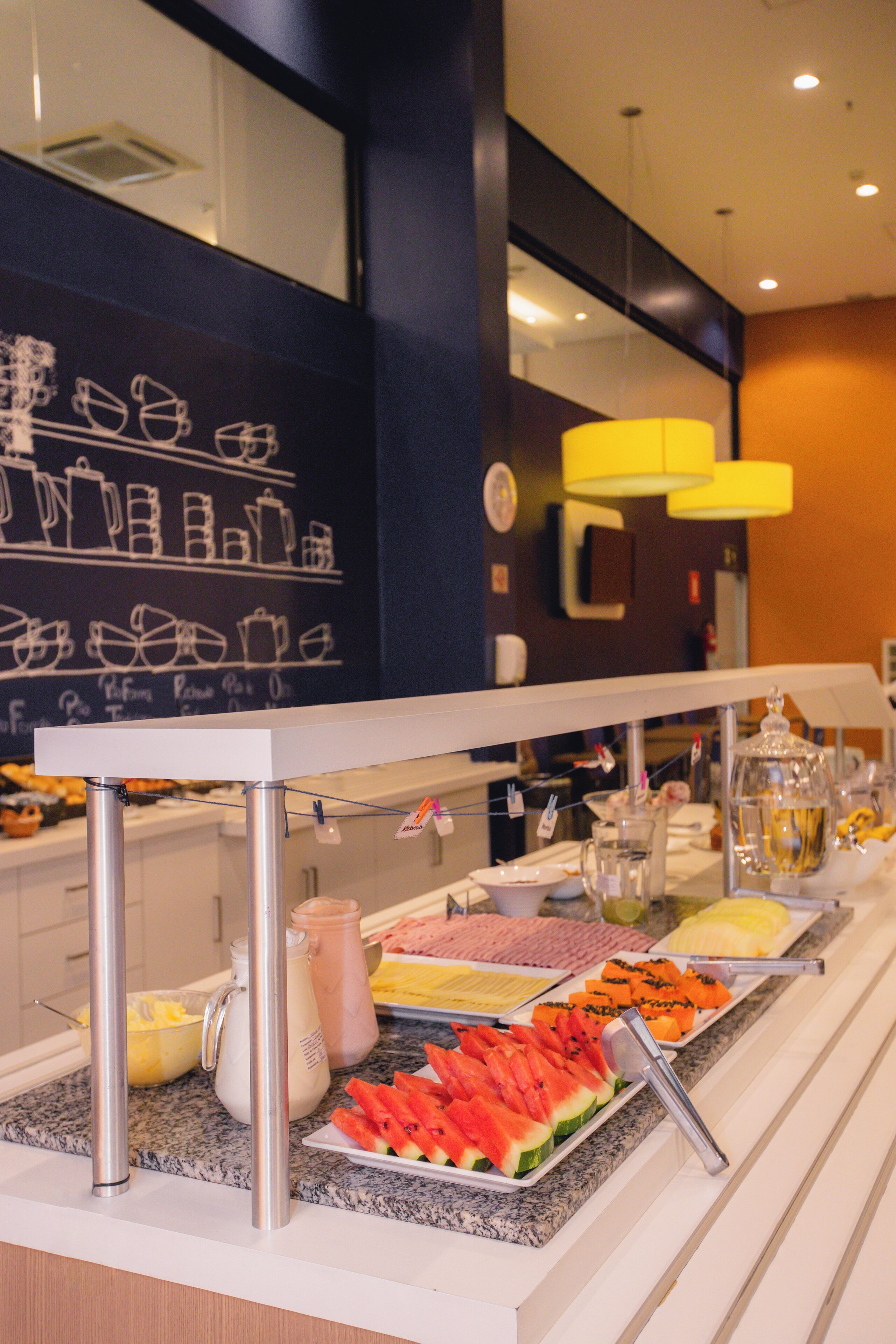 Daily buffet breakfast (BRL 40 per person)