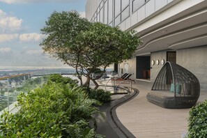 Outdoor pool - Holiday Inn & Suites Rayong City Centre by IHG (Rayong)