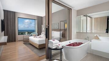 Minibar, caja fuerte, escritorio y espacio para trabajar con un portátil