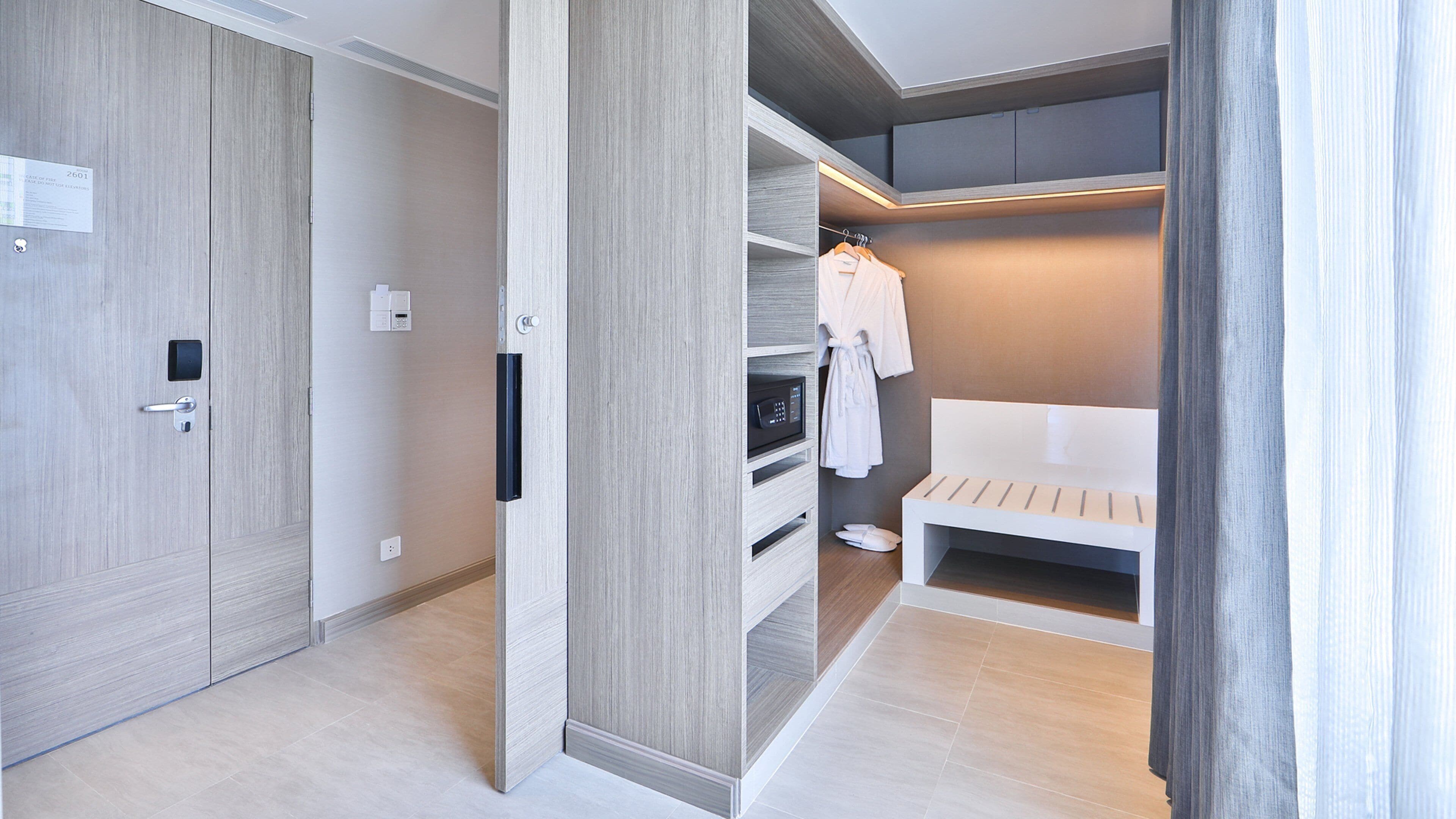 1 bedroom, minibar, in-room safe, desk