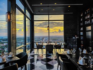 Restaurant - Holiday Inn & Suites Rayong City Centre by IHG (Rayong)