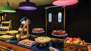 Daily buffet breakfast (BRL 53 per person)