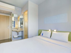 Standard Apartment, 1 Double Bed | Desk, laptop workspace, blackout curtains, iron/ironing board