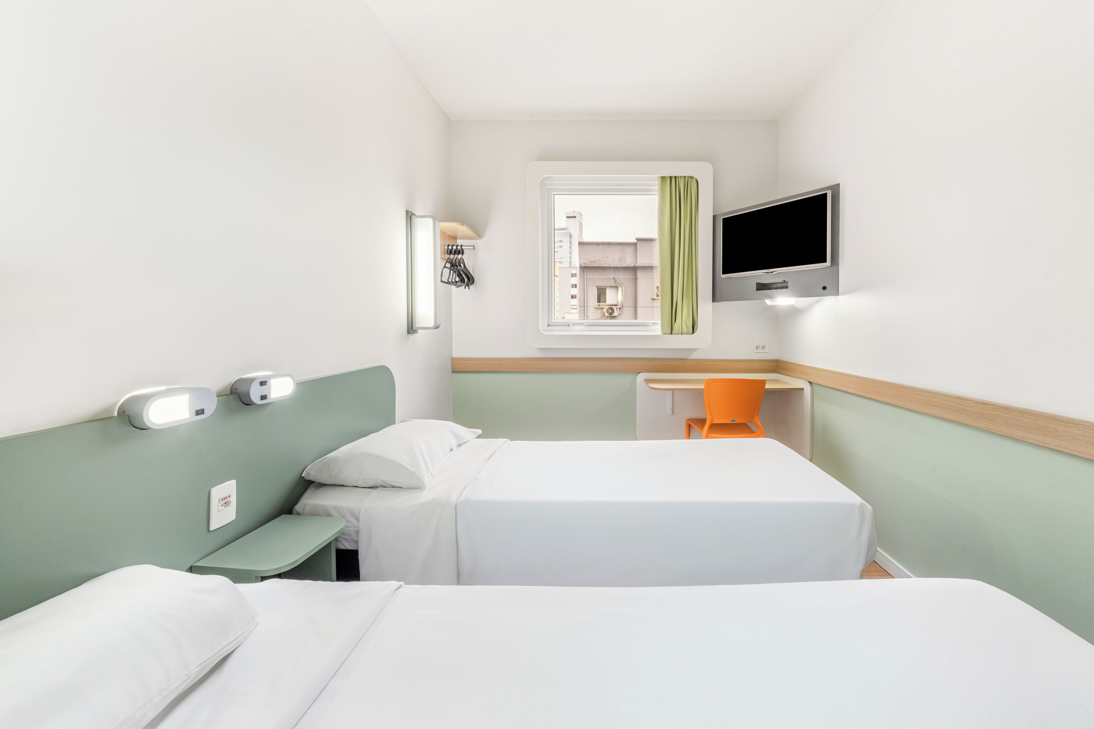 Habitació individual econòmica, 2 llits individuals, vistes a la ciutat | Decoració individual i escriptori 