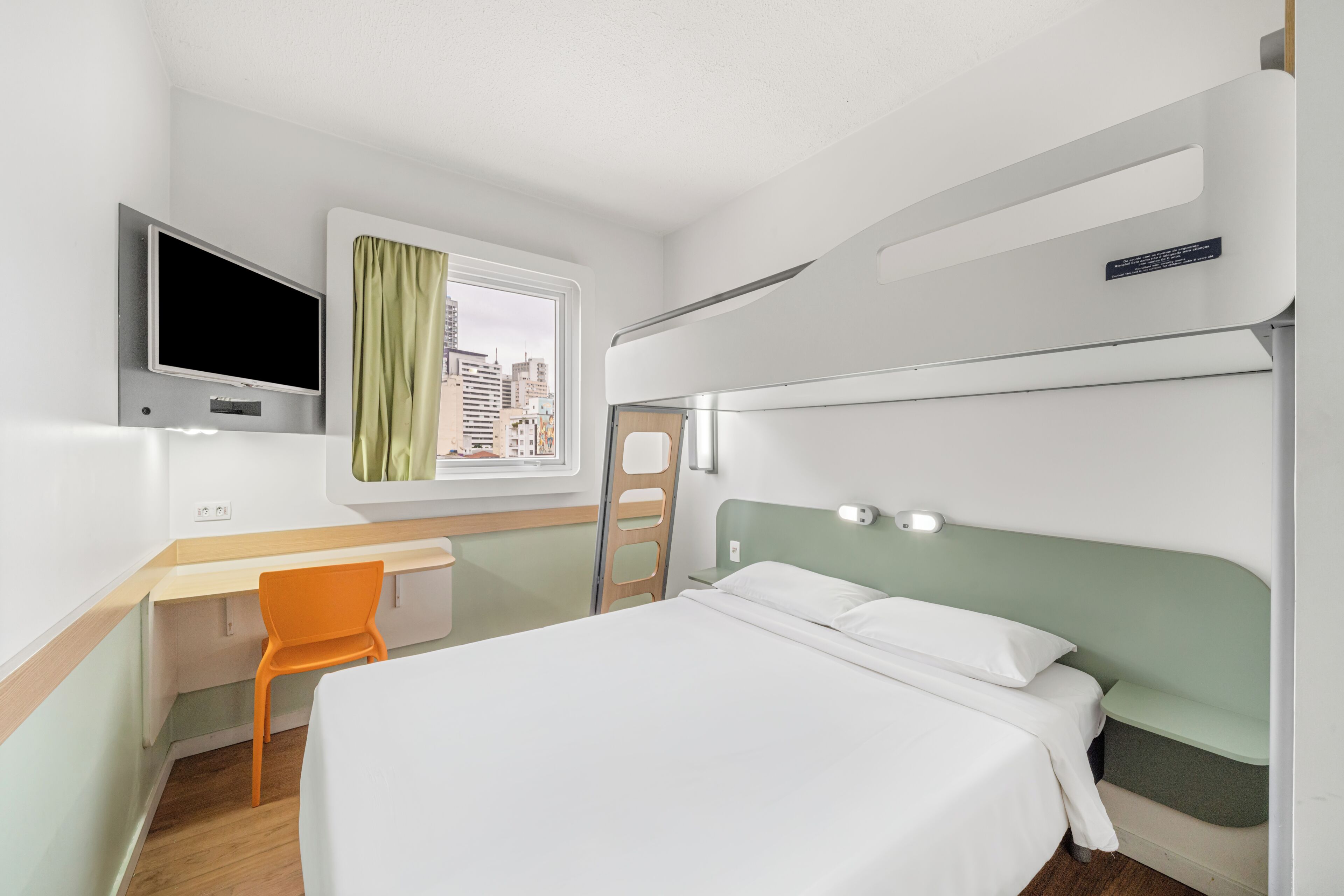 Habitació triple estàndard, diversos llits, vistes a la ciutat | Decoració individual i escriptori 