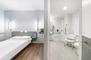 Kahden hengen standard-huone, 1 parisänky, esteetön, kaupunkinäköala | Yksilöllisesti sisustettu, kannettavalle tietokoneelle sopiva työtila
