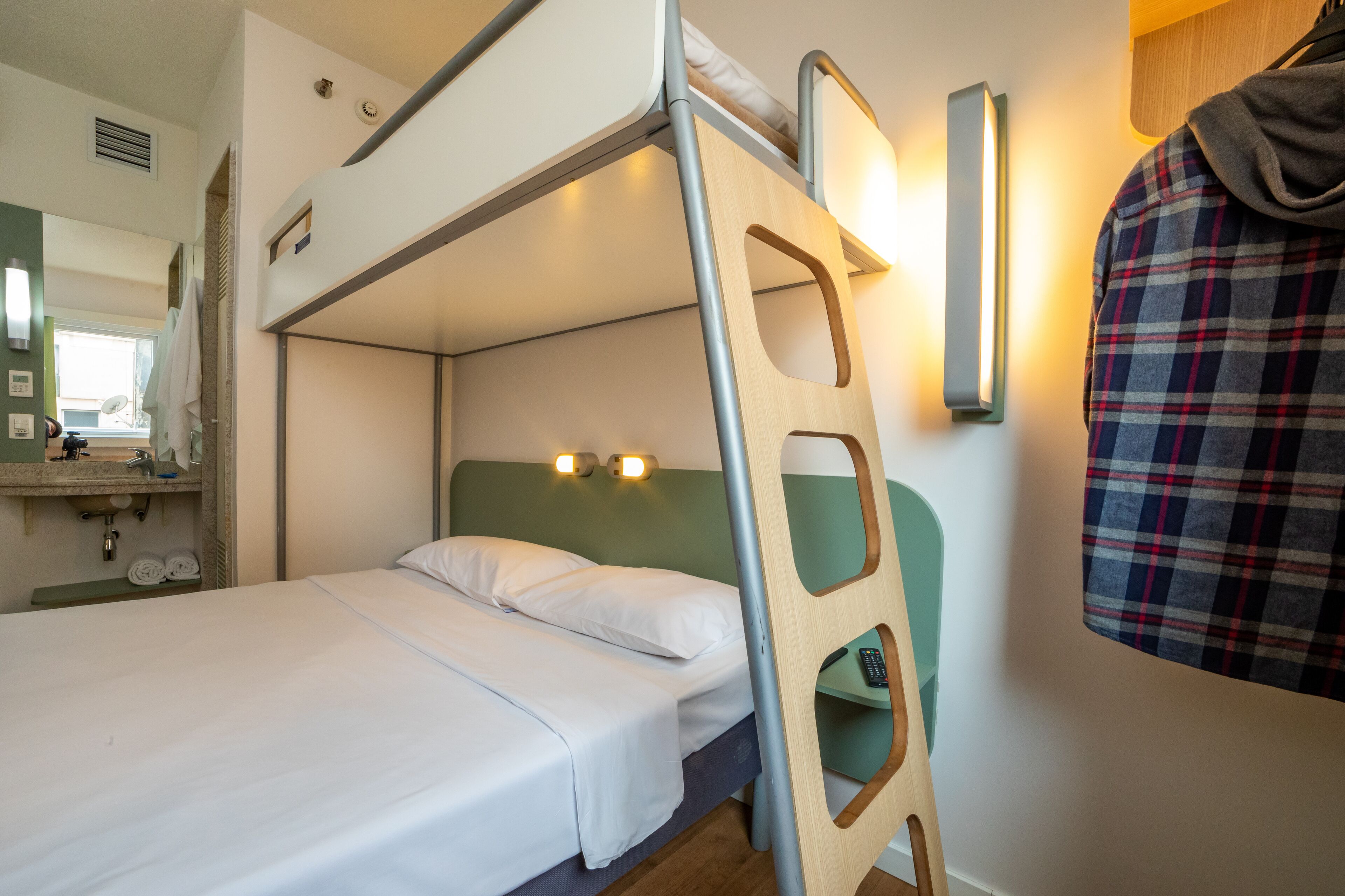 Standardzimmer, 1 Doppelbett | Individuell dekoriert, Schreibtisch, laptopgeeigneter Arbeitsplatz