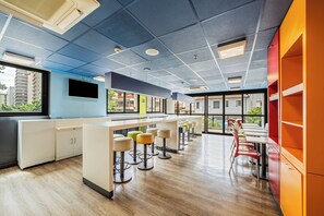 Aamiainen tarjolla, kansainvälinen keittiö