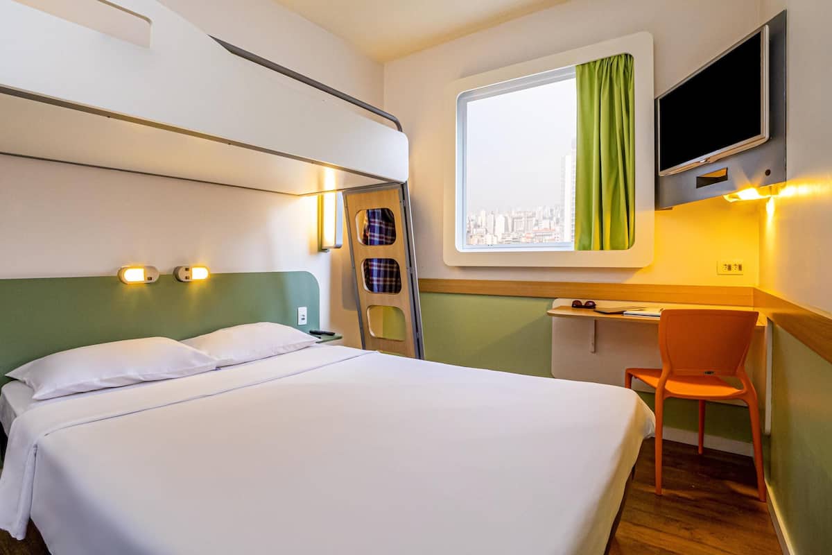 STANDARD ROOM DOUBLE BED + SUPERIMPOSING SINGLE BED | Individually decorated, desk, laptop workspace, blackout curtains