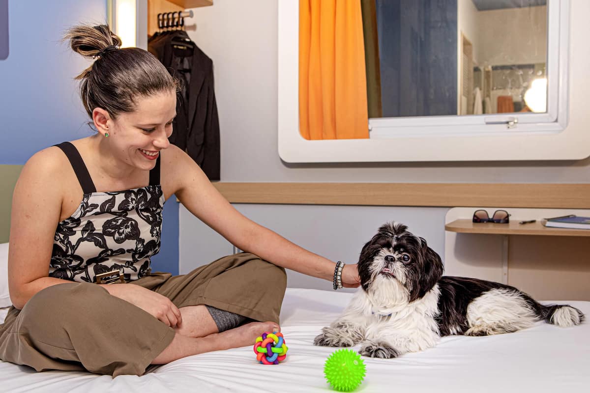 Decoración individual, escritorio, espacio para trabajar con un portátil