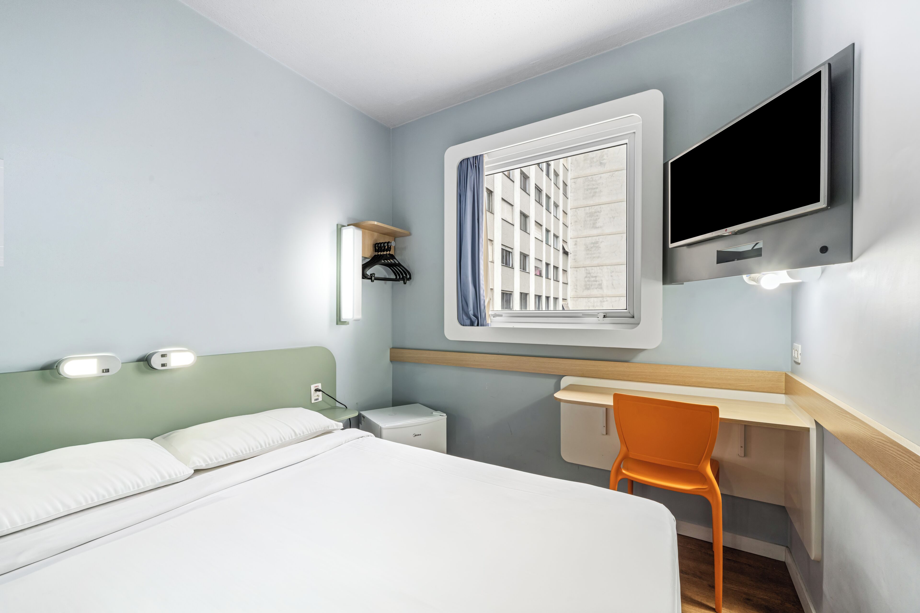 Habitació doble estàndard, 1 llit doble, vistes a la ciutat | Equipament de l'habitació